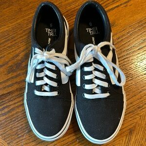 Time and Tru Memory Foam Ladies Shoes ~ size 6 ~ new without tags/never worn